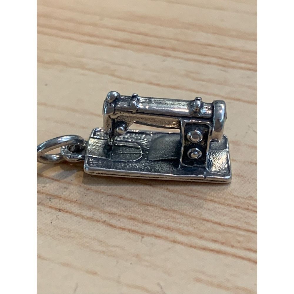 .925 Sewing Machine Sterling Silver Jewelry Charm #hobby